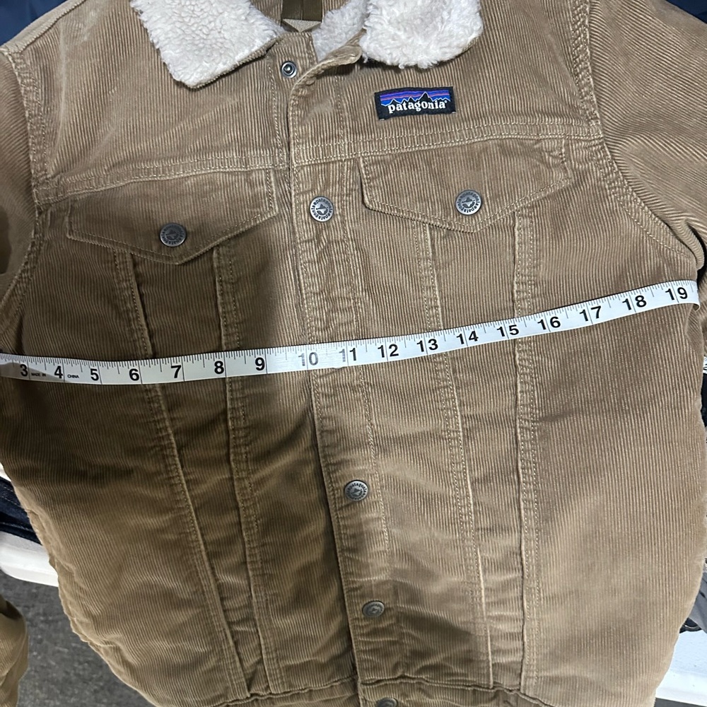 Patagonia Men's Tan Corduroy Jacket with Shearling Collar - Picture 6 of 9